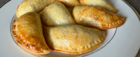 Empanadas van auberginekaviaar en gehakt en Piment Espelette