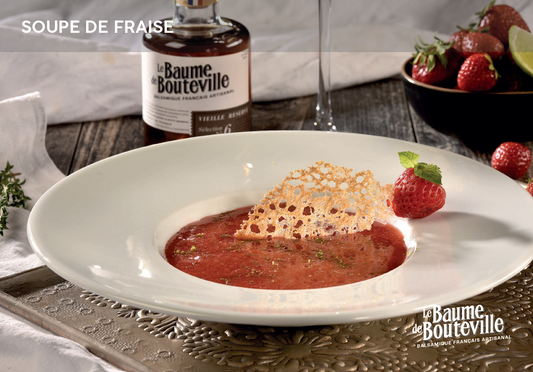 Aardbei soep met amandeltuiles