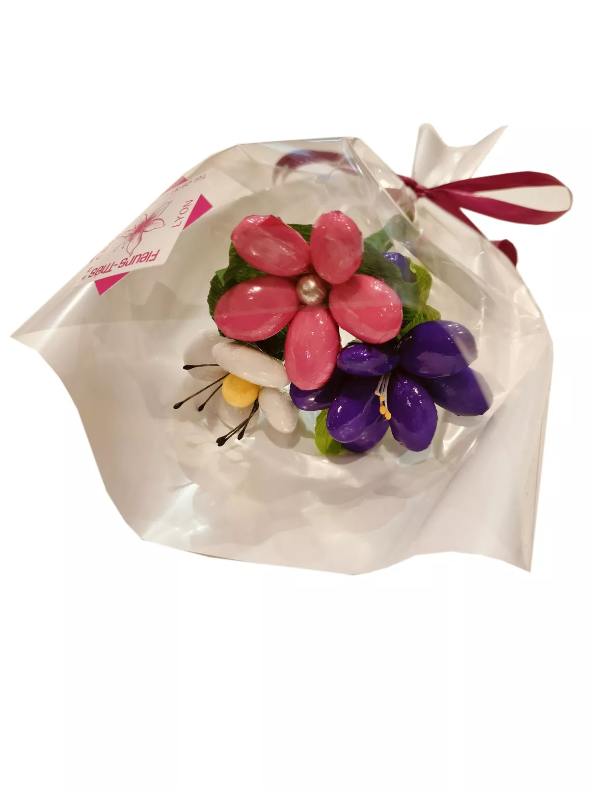 Miniboeket van madeliefjes en insect van dragee chocolade