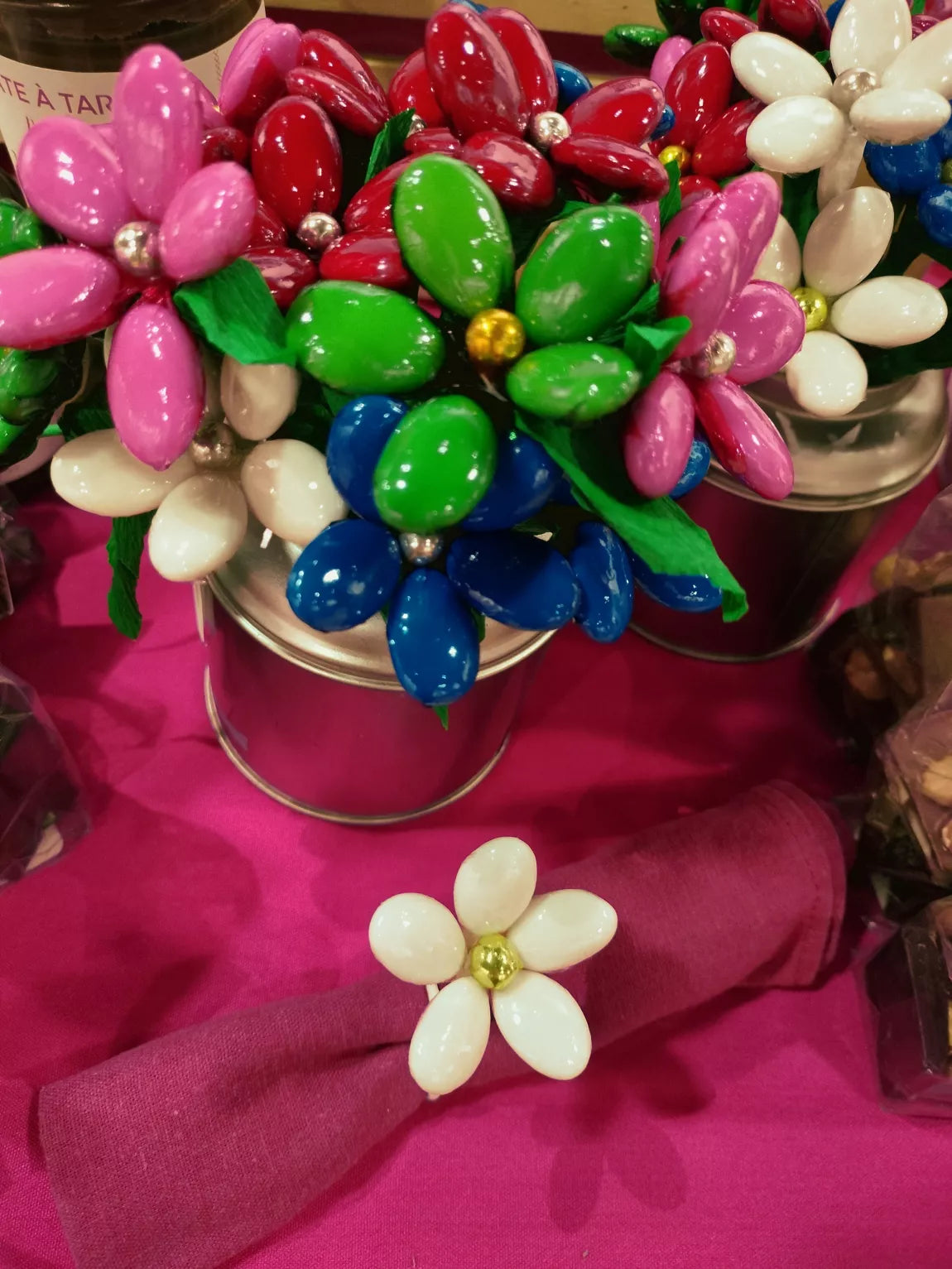 Klein feestelijk dragee madeliefje met parelhart - los