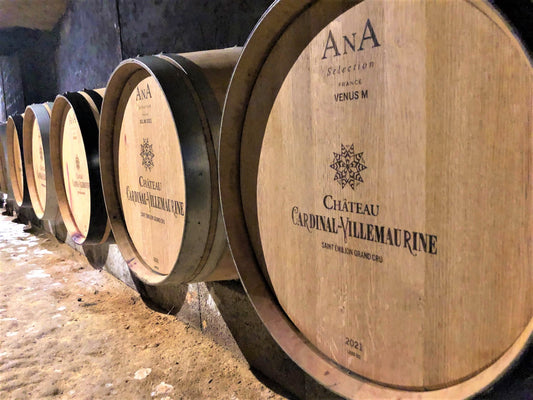 De wijnvaten van Chateau Cardinal-Villemaurine worden bewaard onder de grond, in de uitgehouwen holtes van de zandsteenrots die gebruikt zijn in menig bouwwerk in Bordeaux.