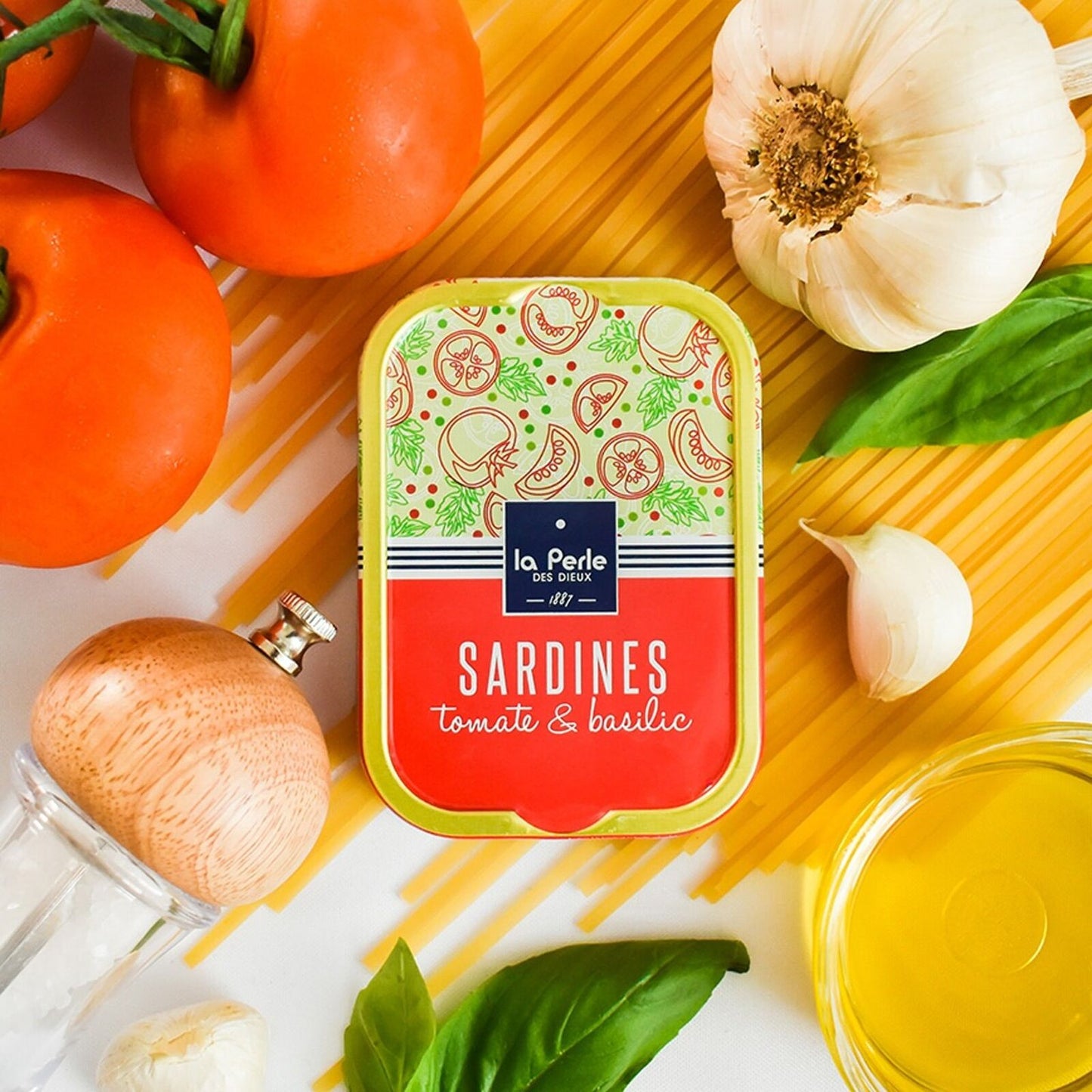 Sardines met tomaat en basilicum