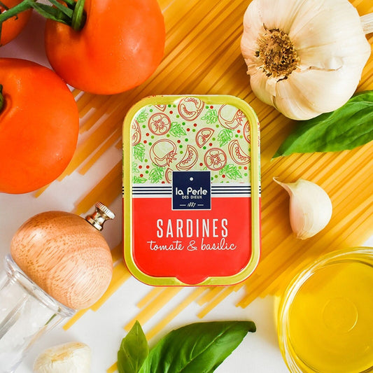 Sardines met tomaat en basilicum